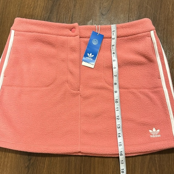 Adidas fleece skirt in hazy rose. NWT. Size US Large - Picture 5 of 7